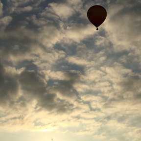famliy in hot air balloon in franklin tn